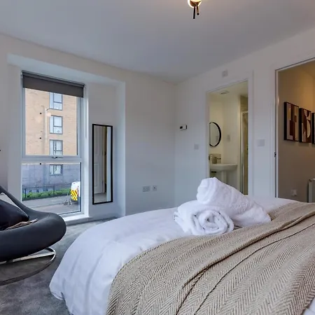 Pass The Keys New Lush 4 Bed Townhouse Garden Parking * Birmingham