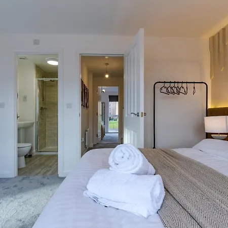 Pass The Keys New Lush 4 Bed Townhouse Garden Parking Dom wakacyjny *